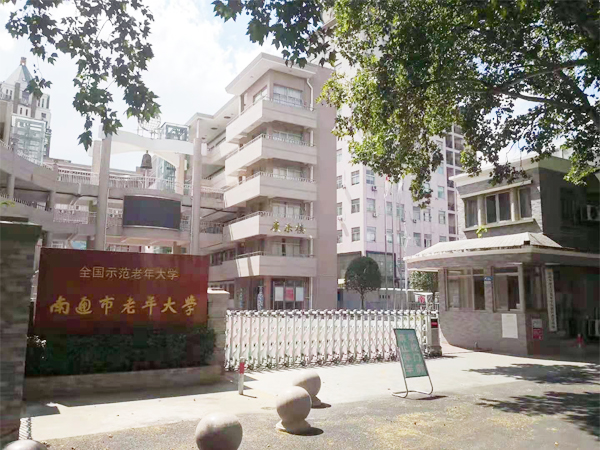 江蘇南通市老年大學(xué)55寸3.5mm液壓支架，