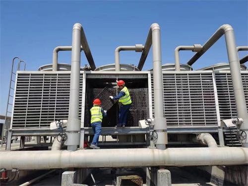 工業(yè)冷卻塔影響著冷水機(jī)(冷卻塔和冷水機(jī)連接視頻)