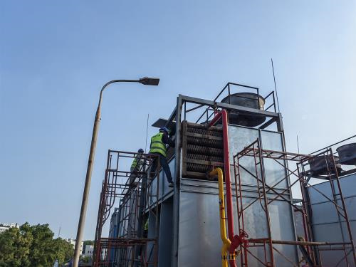 玻璃鋼冷卻塔的成型工藝受環境條件的影響?(玻璃鋼冷卻塔廠家山東鵬盛)